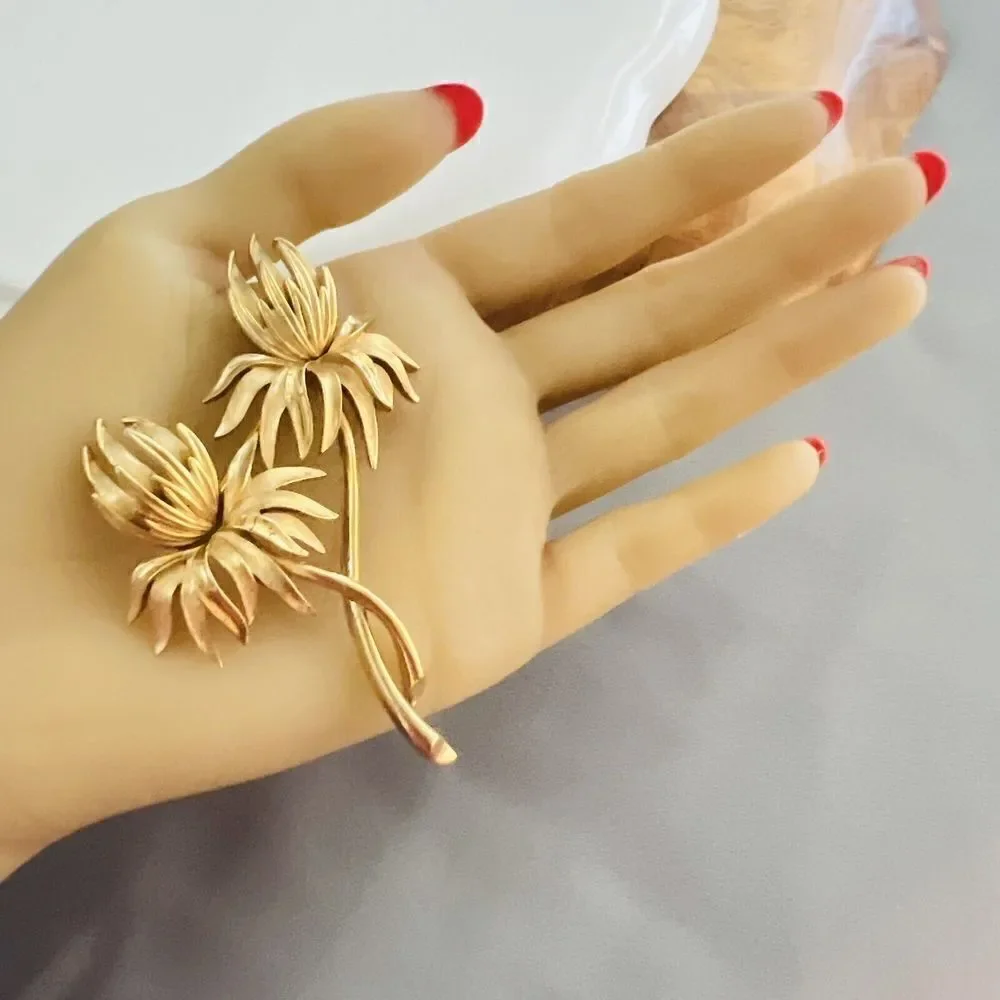 Vintage TRIFARI Brooch Signed Scottish Thistles Stem Gold Plate Huge RARE 4065